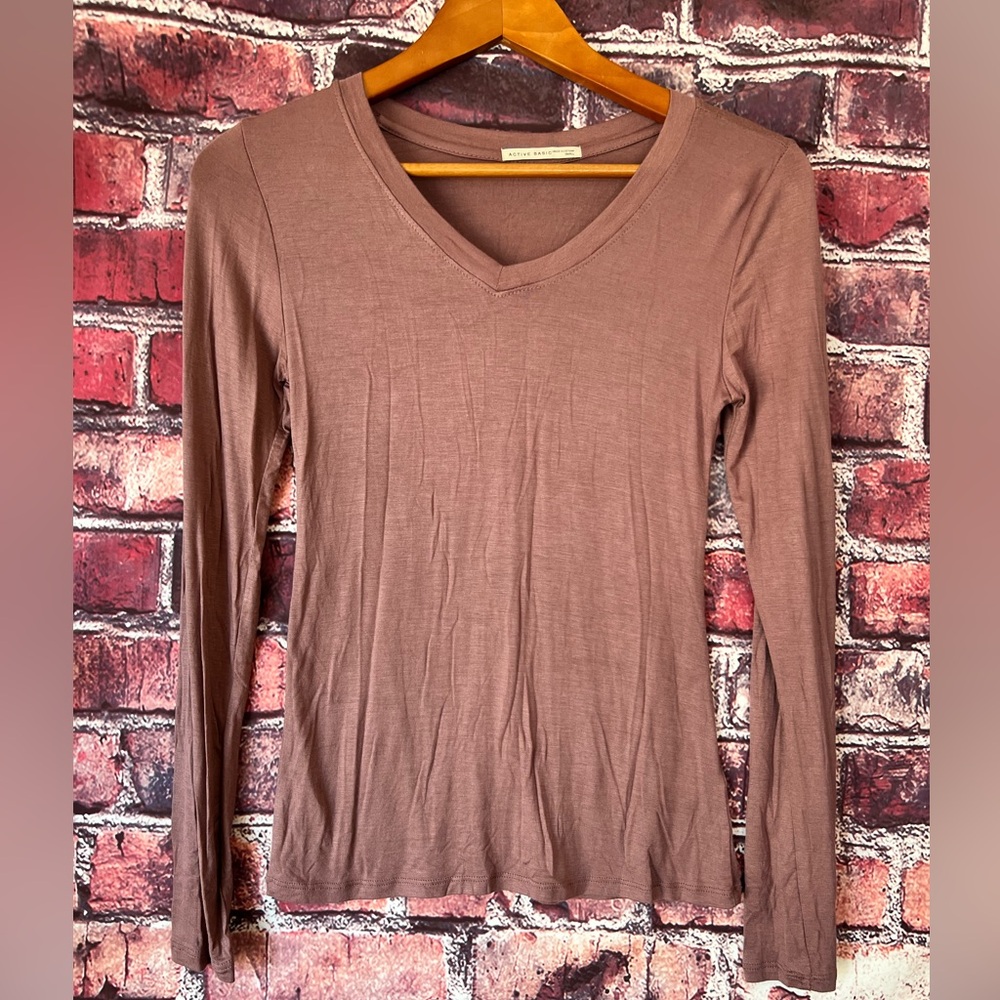 Active Basic Long Sleeve V-Neck Top in Mauve Brown